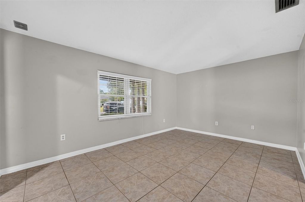 Image 6 of property listing at 3240 TOURAINE AVENUE, Orlando, FL 32812