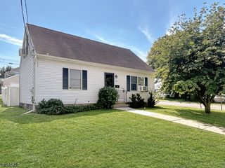 566 Elder Ave, Phillipsburg Town, NJ 08865