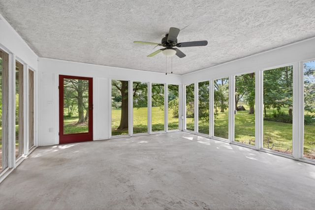 3750 Keene Troy Pike, Versailles, KY 40383