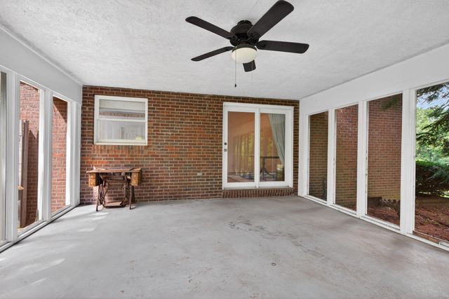 3750 Keene Troy Pike, Versailles, KY 40383