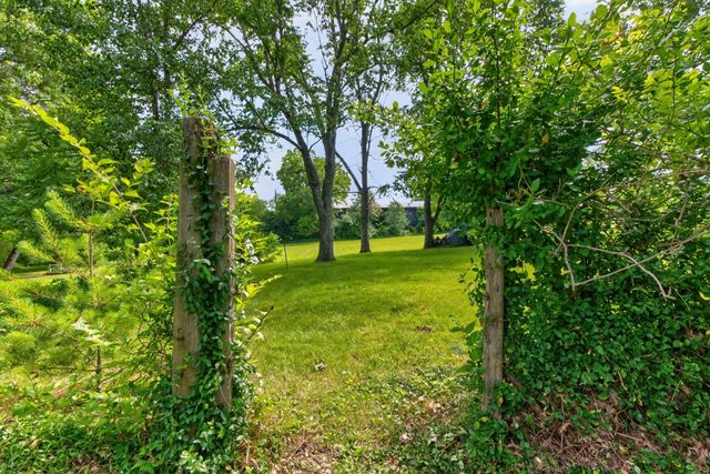 3750 Keene Troy Pike, Versailles, KY 40383