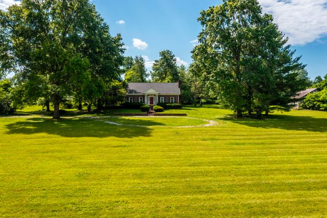 3750 Keene Troy Pike, Versailles, KY 40383