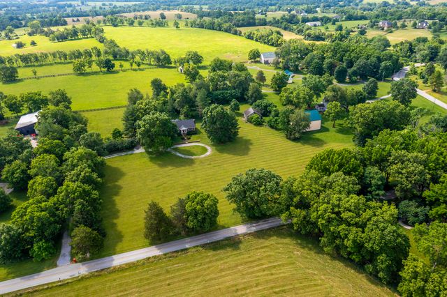 3750 Keene Troy Pike, Versailles, KY 40383