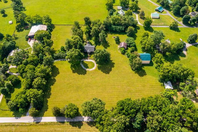 3750 Keene Troy Pike, Versailles, KY 40383