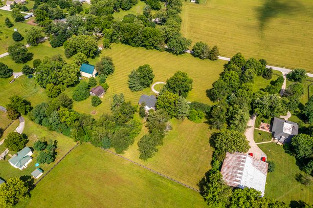 3750 Keene Troy Pike, Versailles, KY 40383