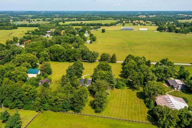3750 Keene Troy Pike, Versailles, KY 40383