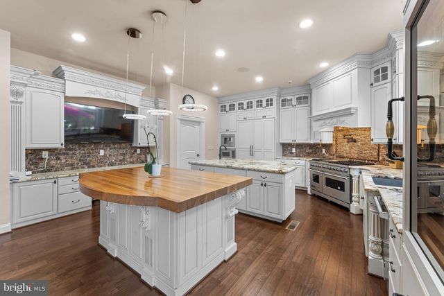 11561 STUART MILL RD, Oakton, VA 22124