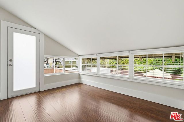 2017 S La Salle Avenue, Los Angeles, CA 90018