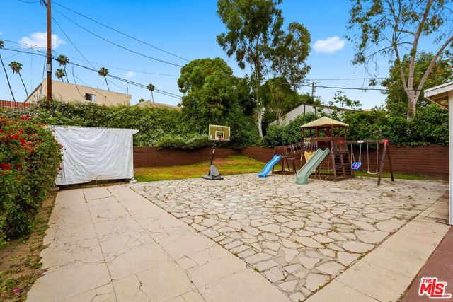 2017 S La Salle Avenue, Los Angeles, CA 90018