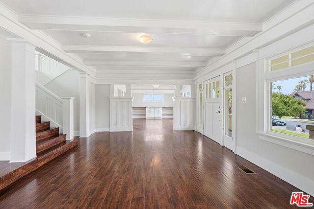 2017 S La Salle Avenue, Los Angeles, CA 90018