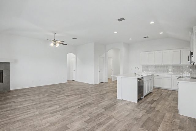 2568 Hadley Street, Weatherford, TX 76087