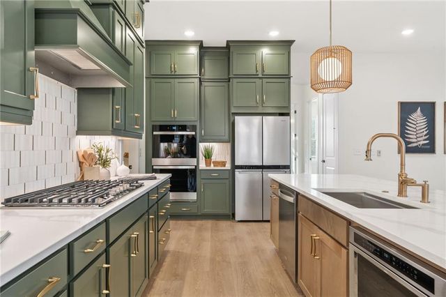 208 Knollwood Bend, Canton, GA 30015