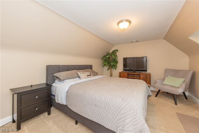 18707 Scottsdale Boulevard, Shaker Heights, OH 44122