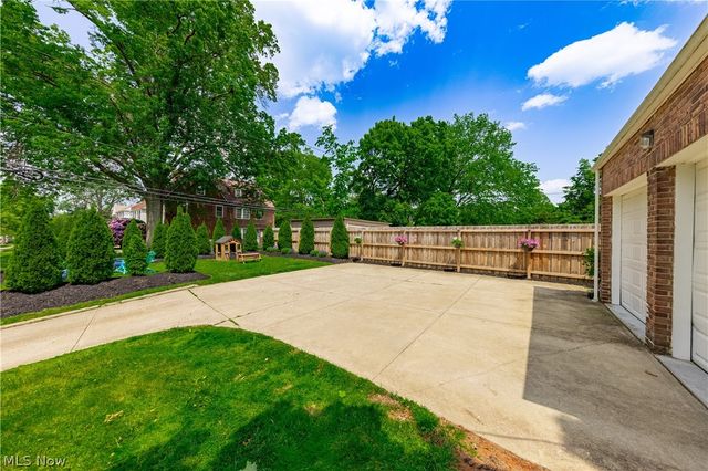18707 Scottsdale Boulevard, Shaker Heights, OH 44122