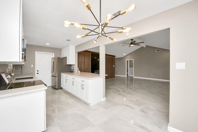 16222 Forest Bend Avenue, Friendswood, TX 77546