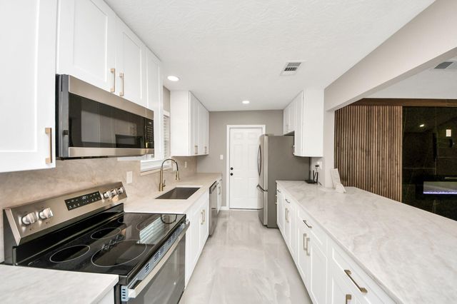 16222 Forest Bend Avenue, Friendswood, TX 77546