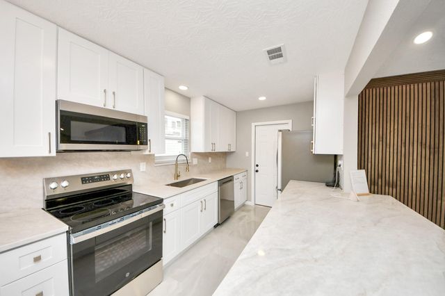 16222 Forest Bend Avenue, Friendswood, TX 77546