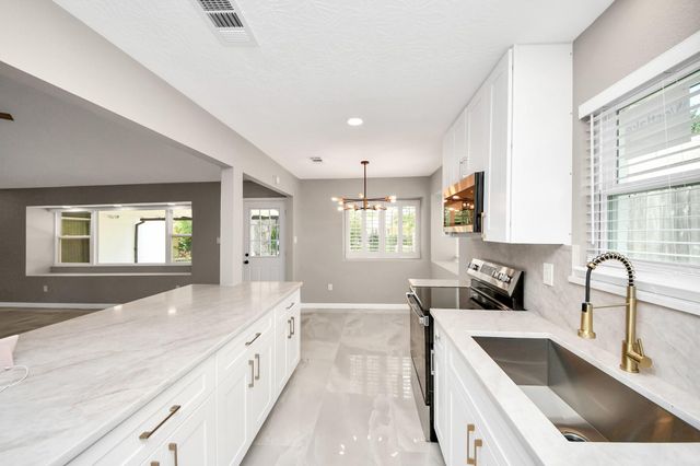 16222 Forest Bend Avenue, Friendswood, TX 77546