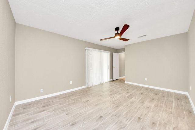 16222 Forest Bend Avenue, Friendswood, TX 77546