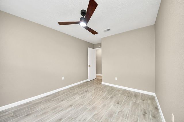 16222 Forest Bend Avenue, Friendswood, TX 77546