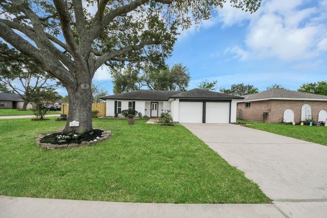 16222 Forest Bend Avenue, Friendswood, TX 77546