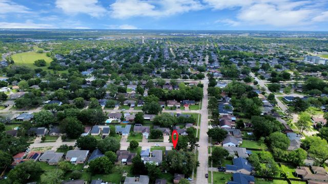 16222 Forest Bend Avenue, Friendswood, TX 77546