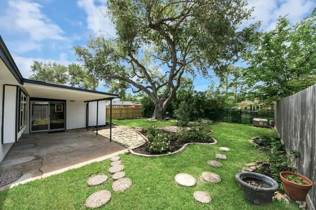 16222 Forest Bend Avenue, Friendswood, TX 77546