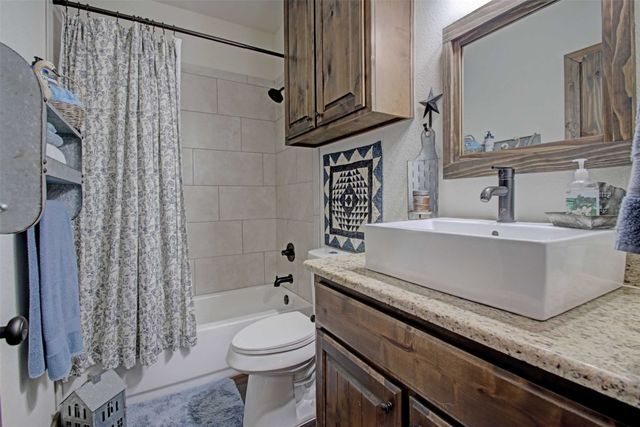 6031 County Road 401, Grandview, TX 76050