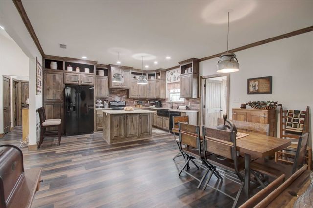 6031 County Road 401, Grandview, TX 76050