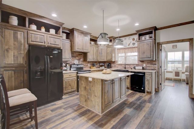 6031 County Road 401, Grandview, TX 76050