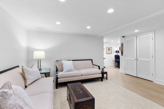 84 Walpole St 1C, Canton, MA 02021