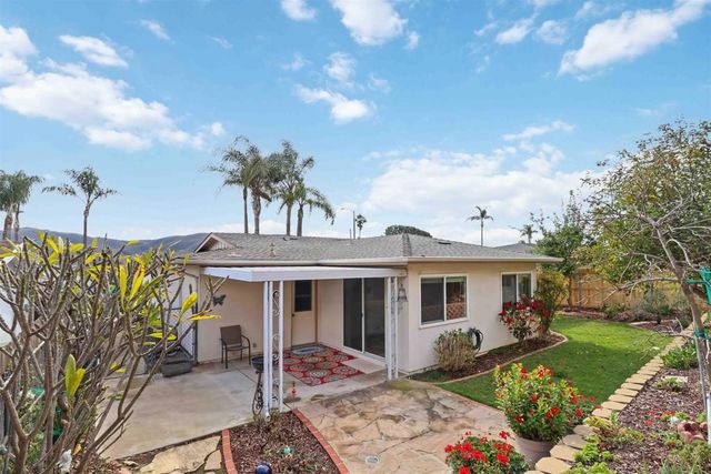 914 La Tierra Dr, San Marcos, CA 92078