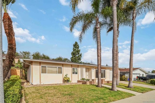 914 La Tierra Dr, San Marcos, CA 92078