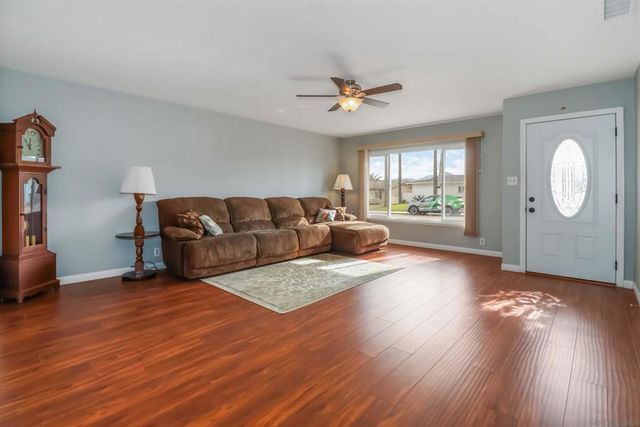 914 La Tierra Dr, San Marcos, CA 92078