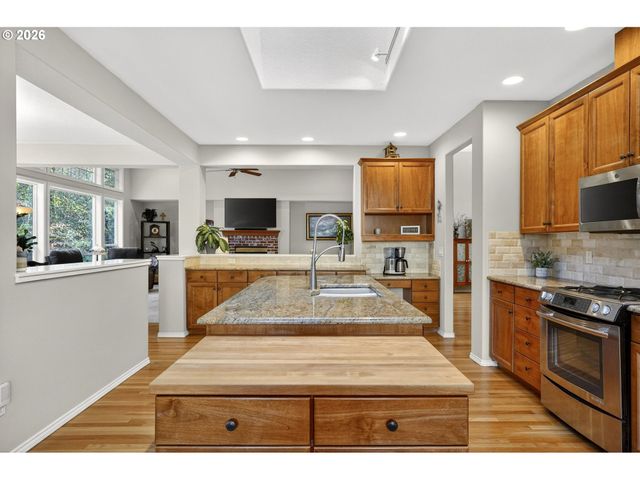 13482 Sw ASCENSION Dr, Portland, OR 97223