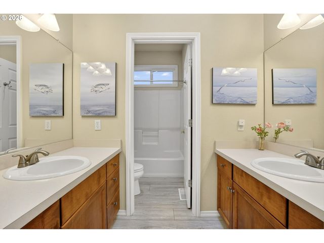 13482 Sw ASCENSION Dr, Portland, OR 97223