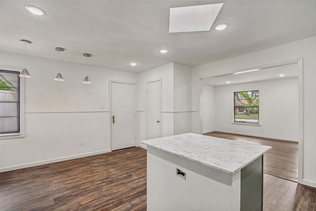 1018 W Avenue F, Garland, TX 75040