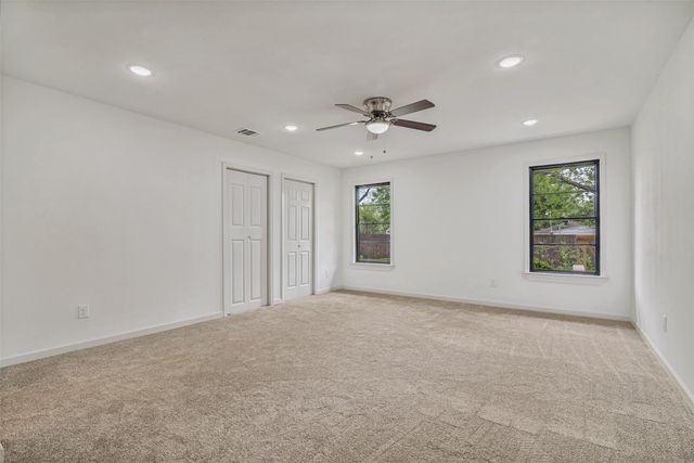 1018 W Avenue F, Garland, TX 75040