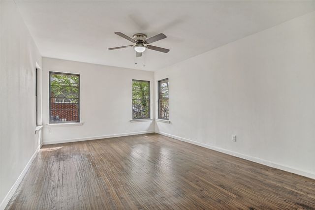 1018 W Avenue F, Garland, TX 75040