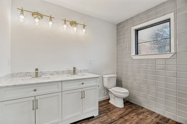 1018 W Avenue F, Garland, TX 75040