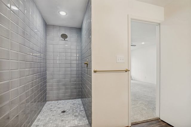 1018 W Avenue F, Garland, TX 75040