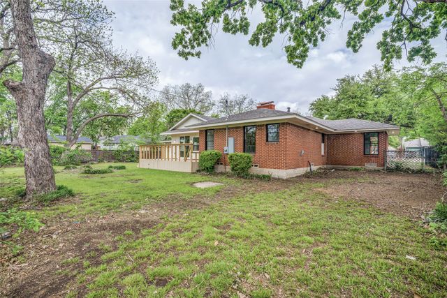 1018 W Avenue F, Garland, TX 75040