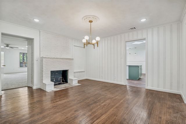 1018 W Avenue F, Garland, TX 75040