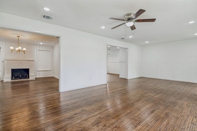 1018 W Avenue F, Garland, TX 75040