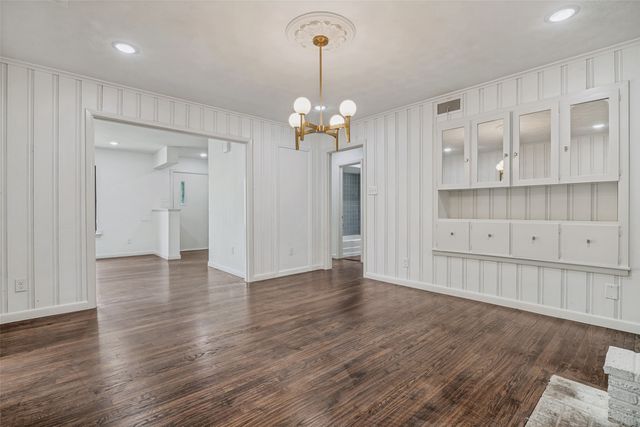 1018 W Avenue F, Garland, TX 75040