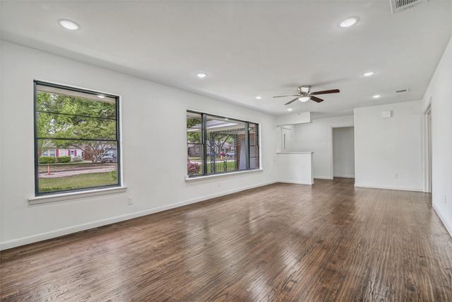 1018 W Avenue F, Garland, TX 75040