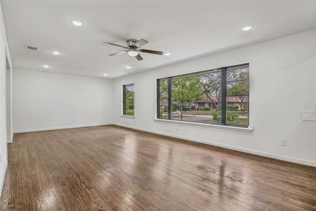 1018 W Avenue F, Garland, TX 75040