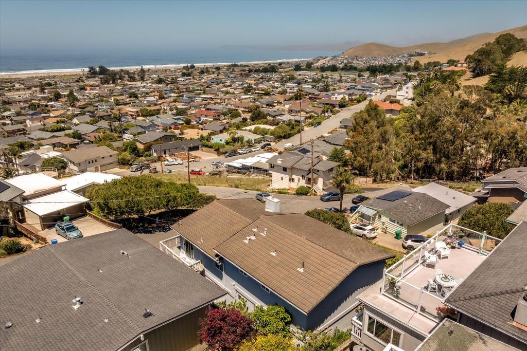Image 2 of property listing at 2670 Koa Avenue, Morro Bay, CA 93440