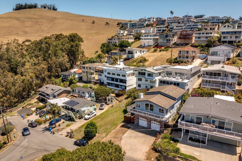 Image 28 of property listing at 2670 Koa Avenue, Morro Bay, CA 93440