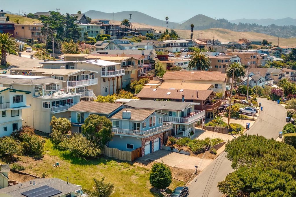 Image 3 of property listing at 2670 Koa Avenue, Morro Bay, CA 93440